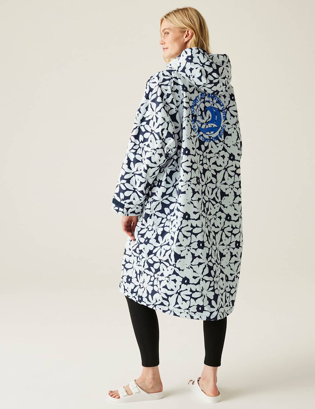 Waterproof Hooded Borg Lined Changing Robe 6 of 6