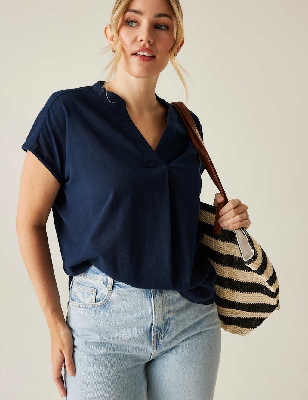 Rianne Cotton Rich V-Neck Blouse with Linen 4 of 7