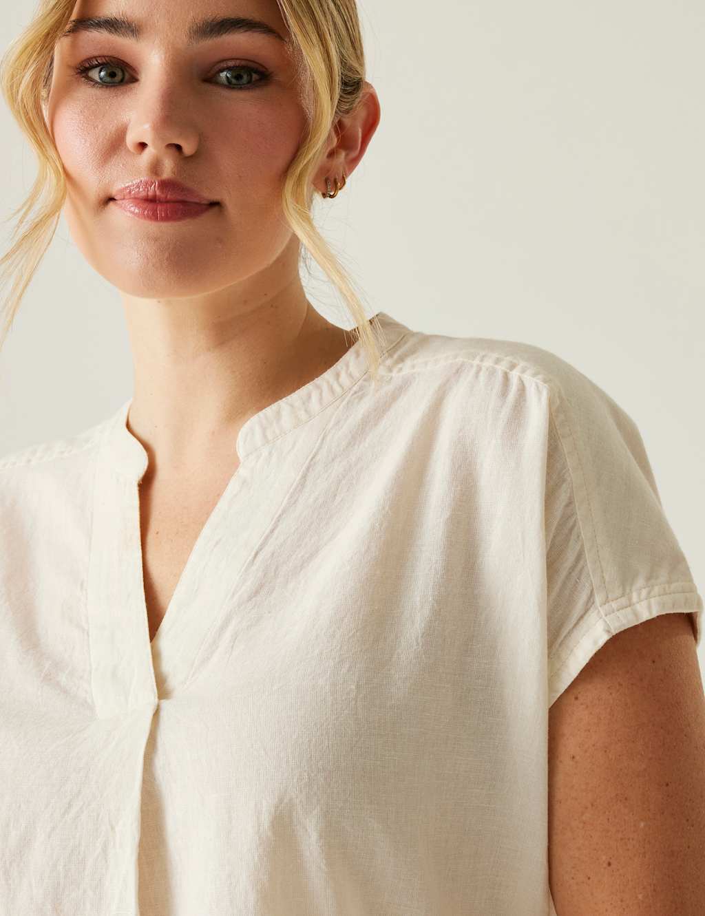 Rianne Cotton Rich V-Neck Shirt with Linen 4 of 7