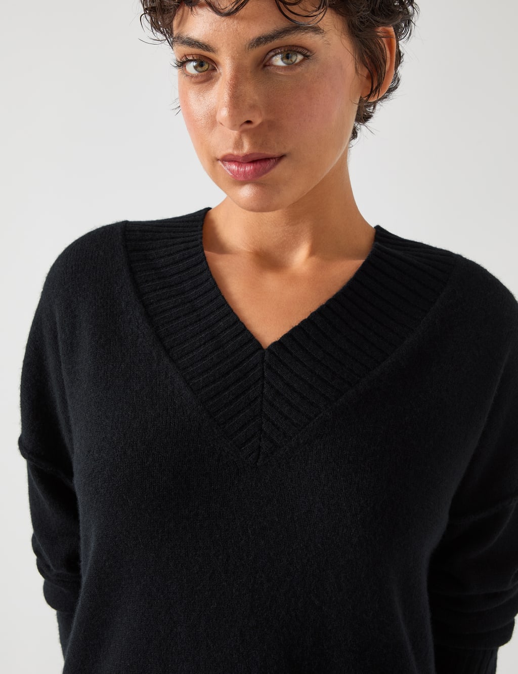 Merino Wool Blend V-Neck Split Hem Jumper 4 of 4