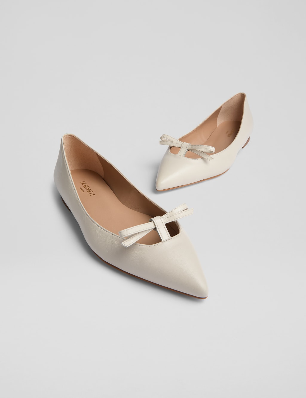 Leather Bow Flat Pointed Pumps 3 of 4