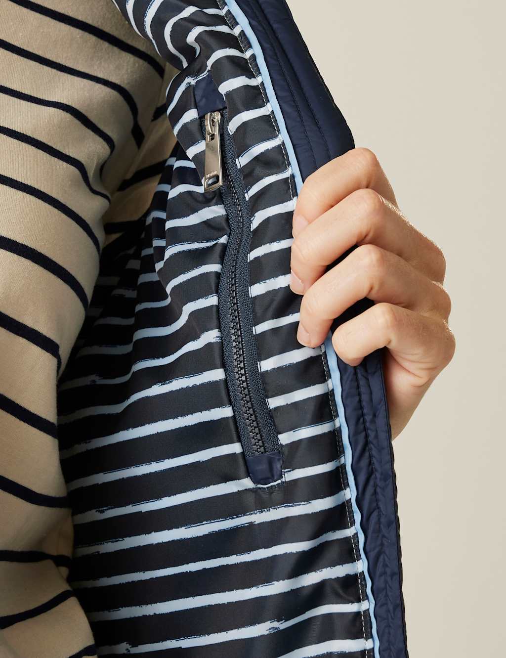 Courcelle II Padded Quilted Zip Up Gilet 4 of 8