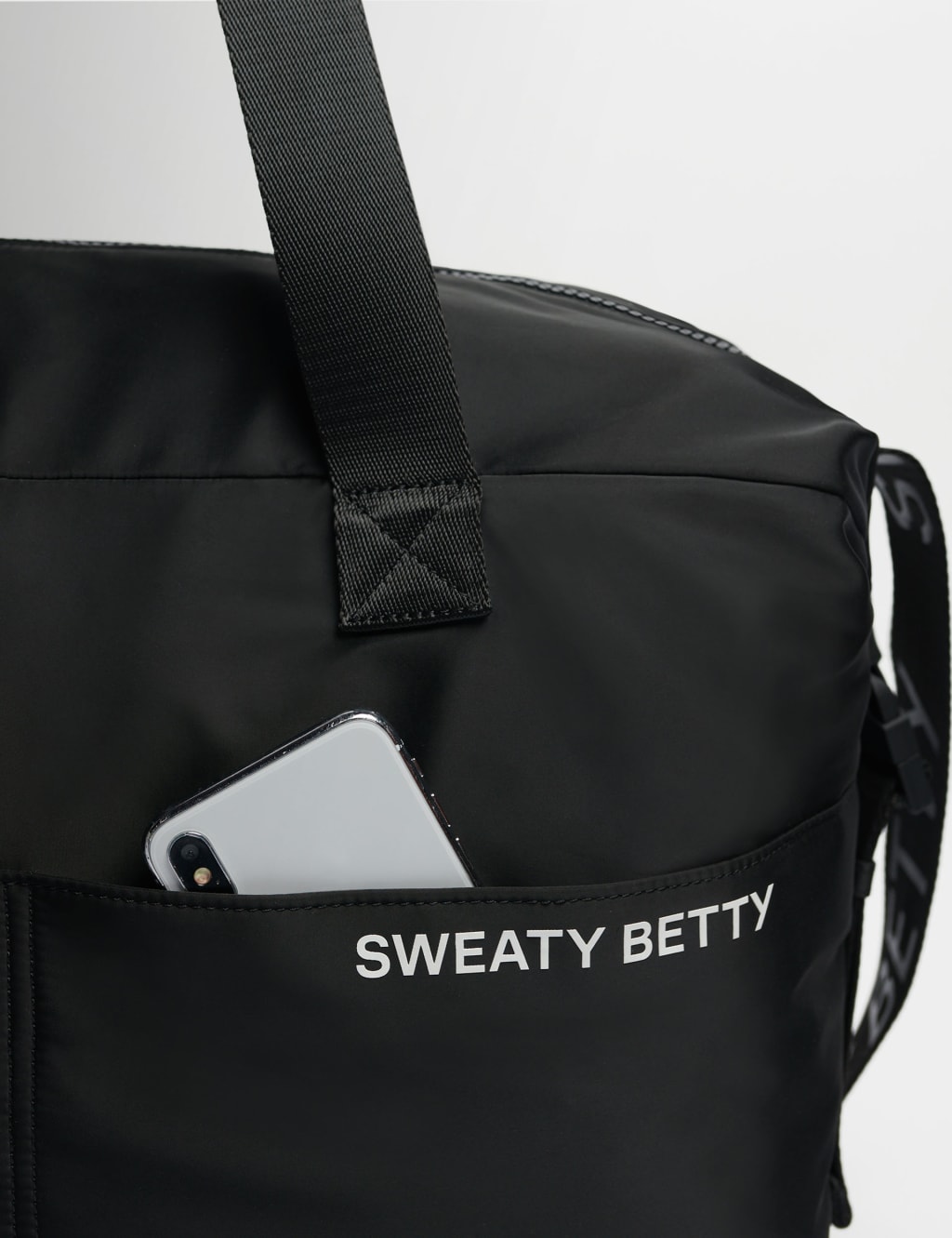 Strive Nylon Water Resistant Gym Bag 8 of 13