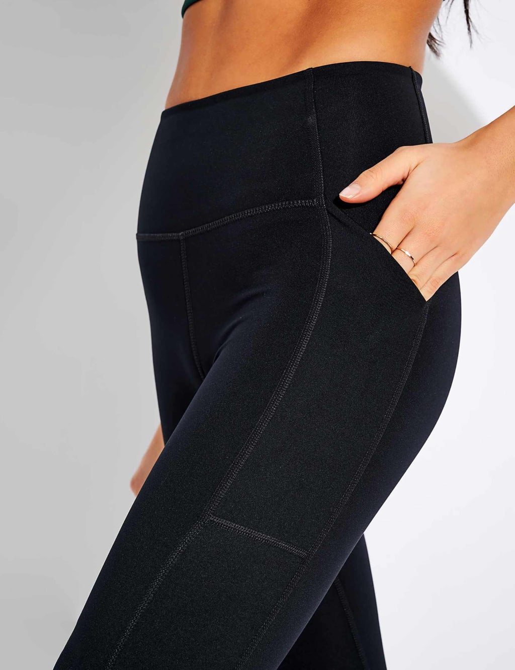 Pocket High Waisted 7/8 Leggings 4 of 4