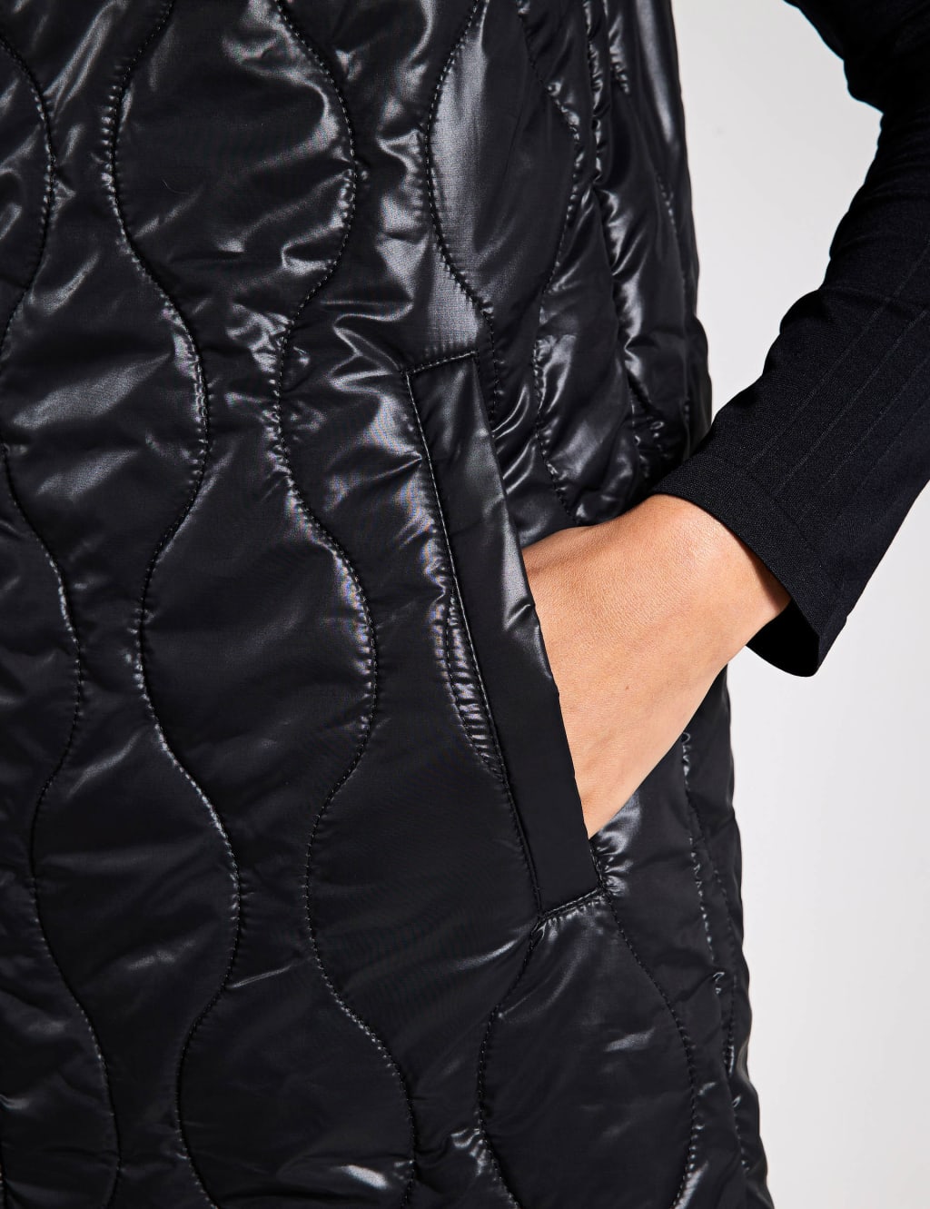 Tessa Quilted Hooded Gilet 3 of 6