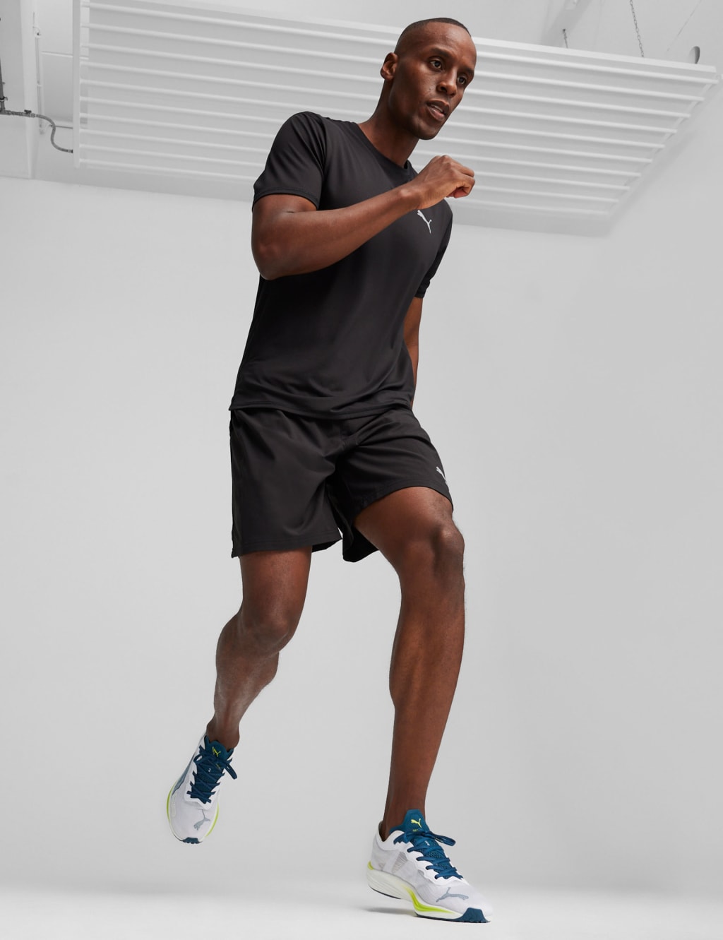 Run Cloudspun Crew Neck Training T-Shirt 4 of 4