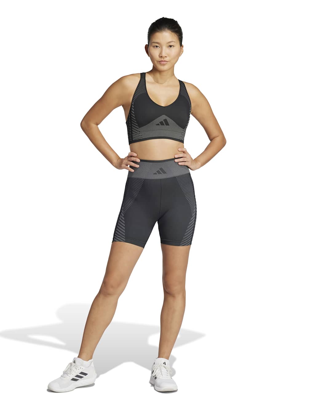 Knitted Training 5 High Waisted Shorts 3 of 7