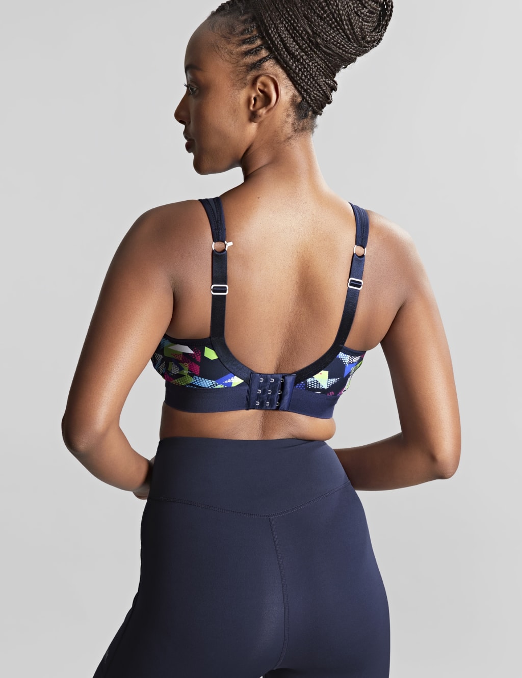 Boundless Non Wired Sports Bra C-J 4 of 7