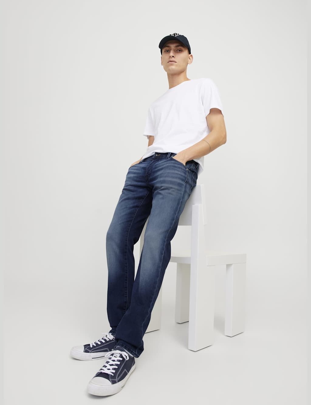 Tapered Fit Cotton Blend 5 Pocket Jeans 7 of 9