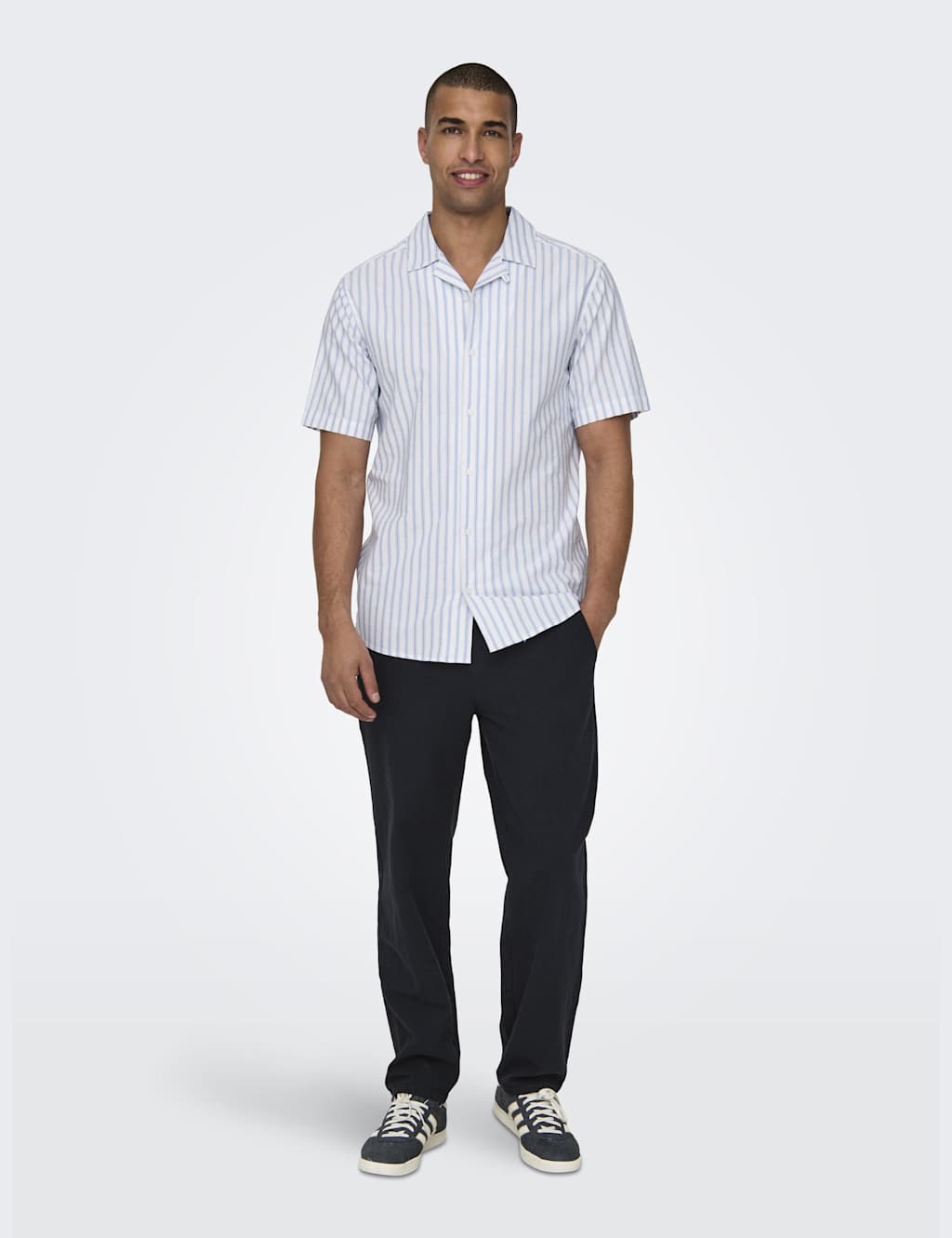 Loose Fit Lightweight Trousers with Linen 2 of 4