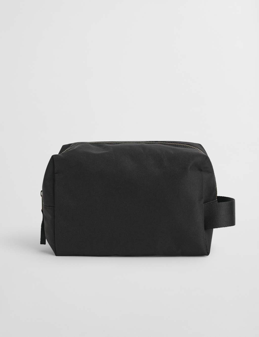 Logo Washbag 3 of 4