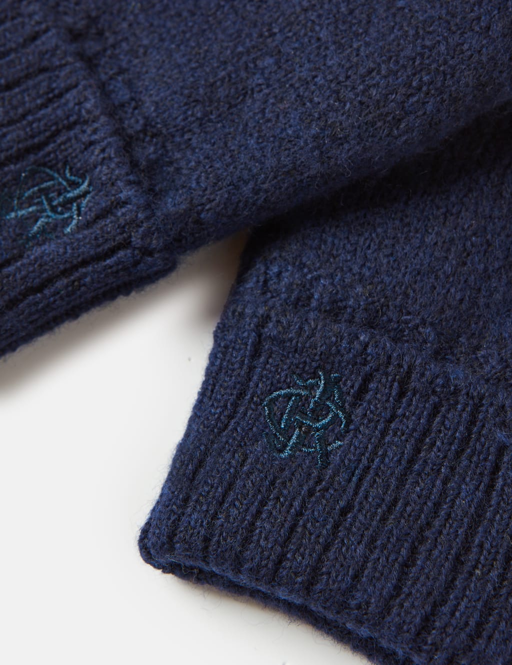 Knitted Gloves 3 of 3
