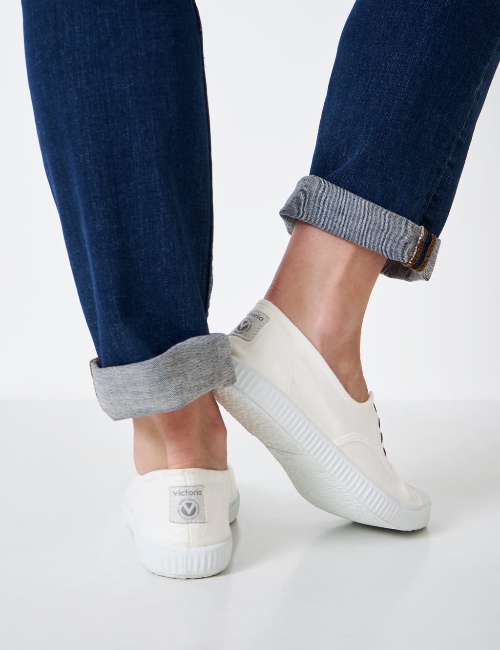Laceless trainers clearance