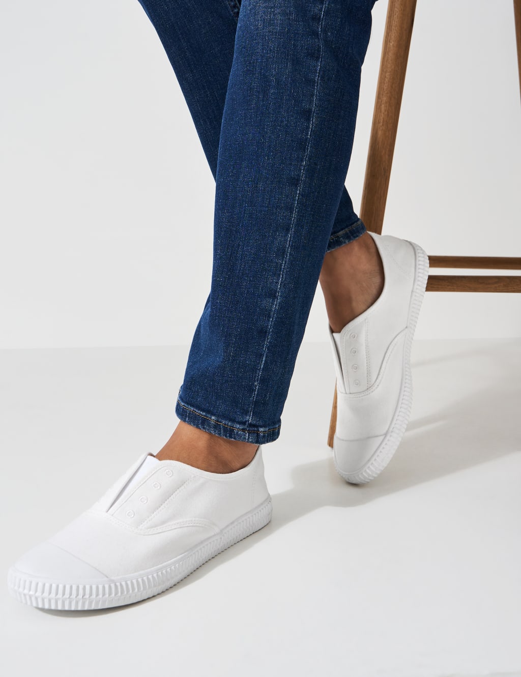 Canvas slip on trainers outlet