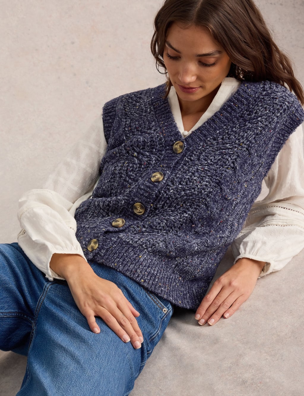 Cable Knit Sleeveless Cardigan With Wool