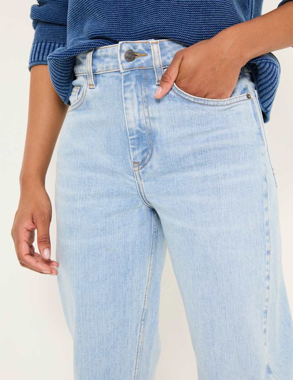 Mid Rise Wide Leg Turn Up Jeans 4 of 4