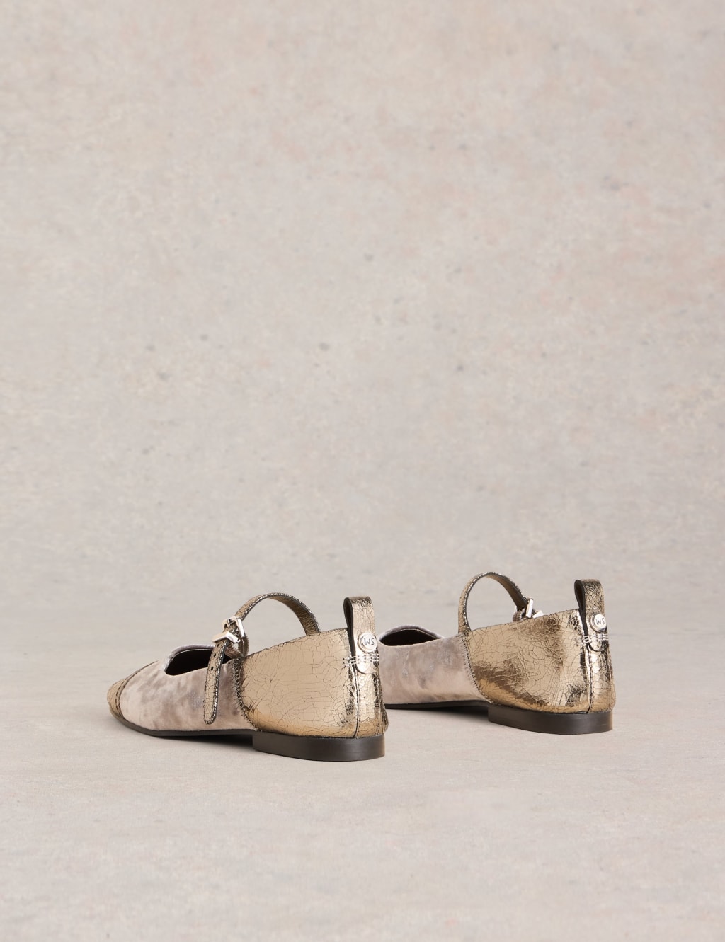 Velvet Buckle Flat Shoes