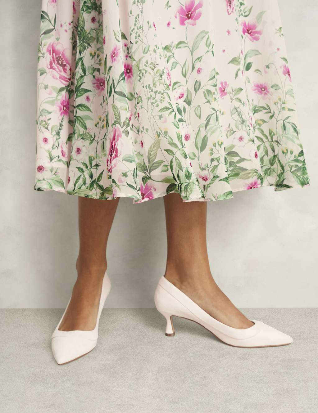 Slip On Kitten Heel Pointed Court Shoes 4 of 7