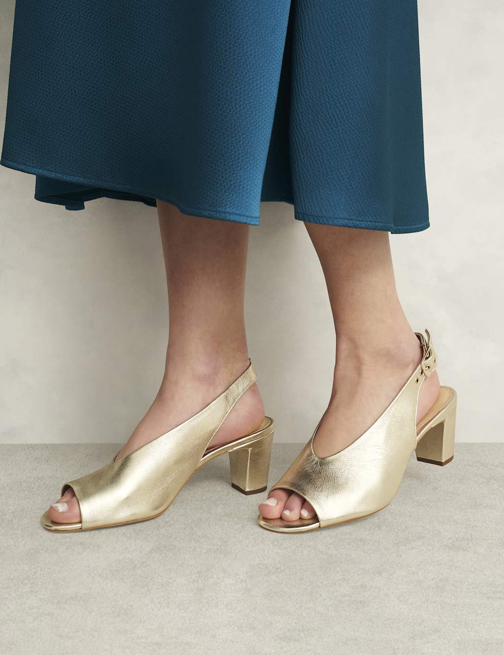 Leather Metallic Block Heel Open Toe Sandals 6 of 9