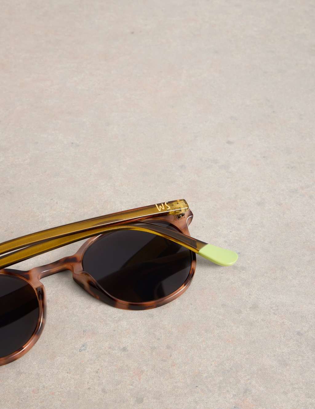 Round Sunglasses 4 of 4
