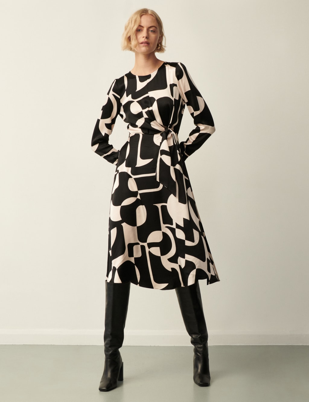 Geometric Round Neck Midi Waisted Dress