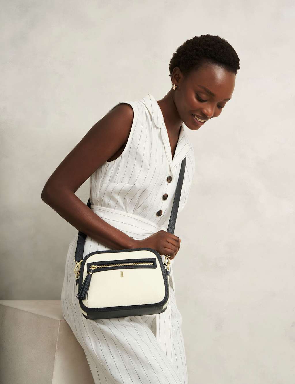 Canvas Cross Body Bag 3 of 5