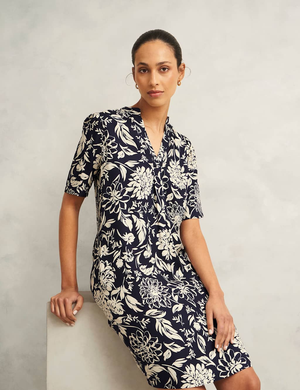 Floral V-Neck Knee Length Shift Dress 3 of 6