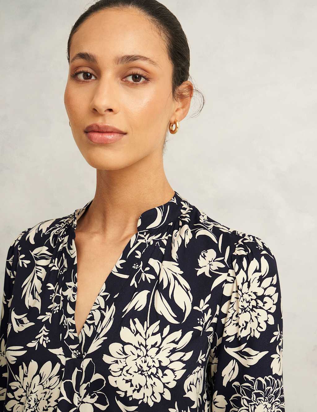 Floral V-Neck Knee Length Shift Dress 5 of 6