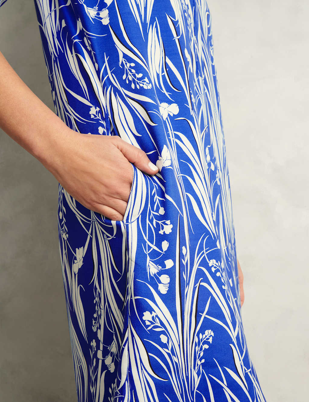 Floral Collared Knee Length Shift Dress 8 of 9