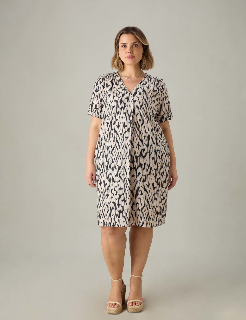 Printed V Neck Knee Length Shift Dress Live Unlimited London M S