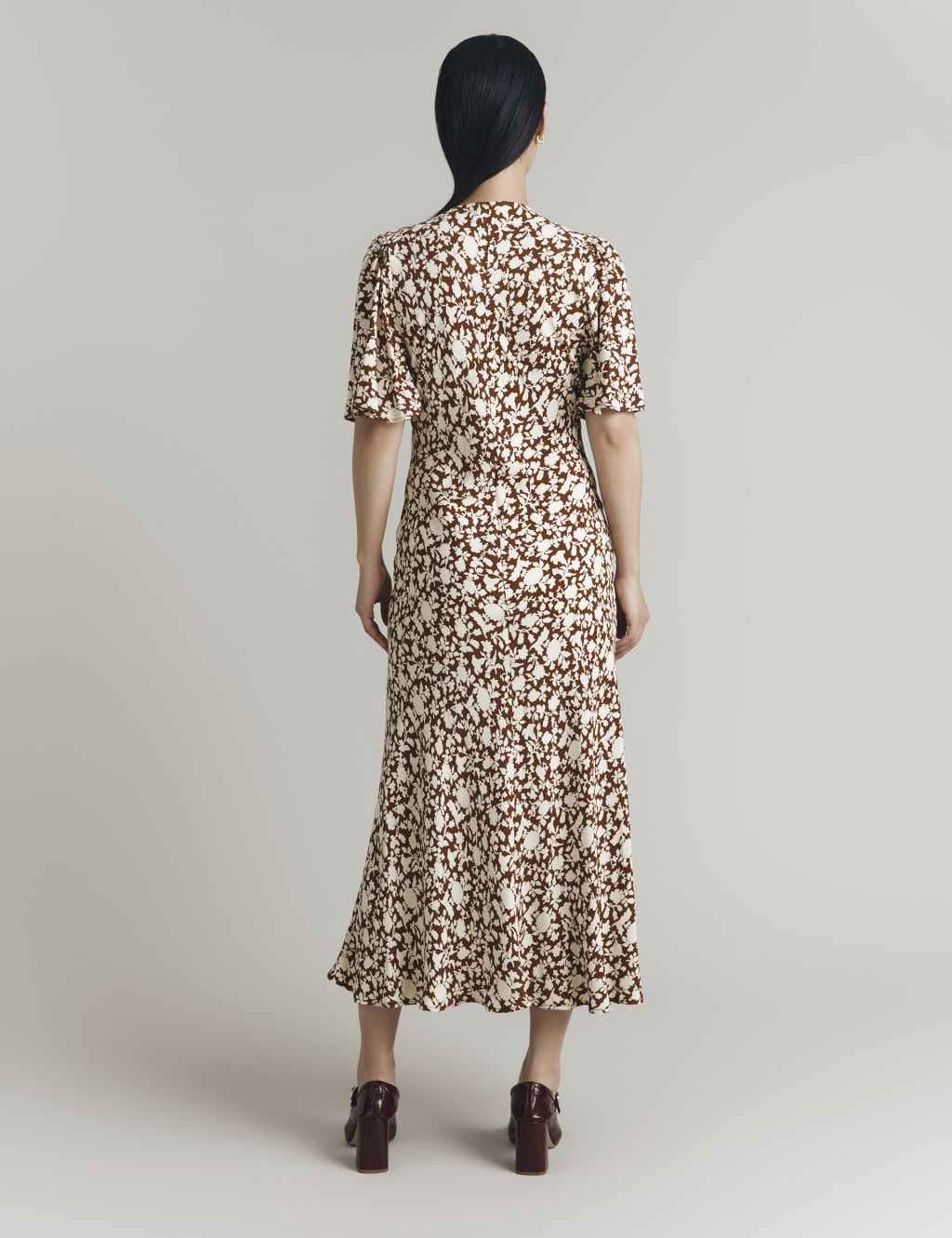 Crepe Floral V-Neck Shirred Midi Tea Dress 2 of 4