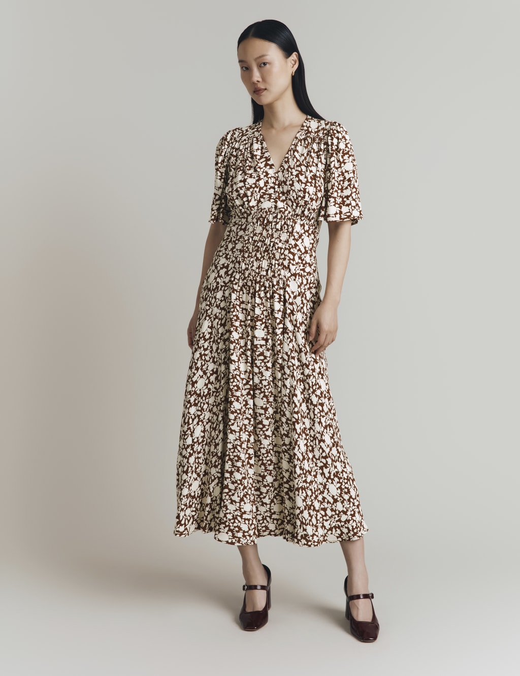Crepe Floral V-Neck Shirred Midi Tea Dress 4 of 4
