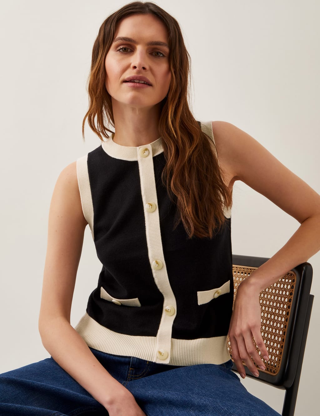 Button Front Sleeveless Cardigan 3 of 4