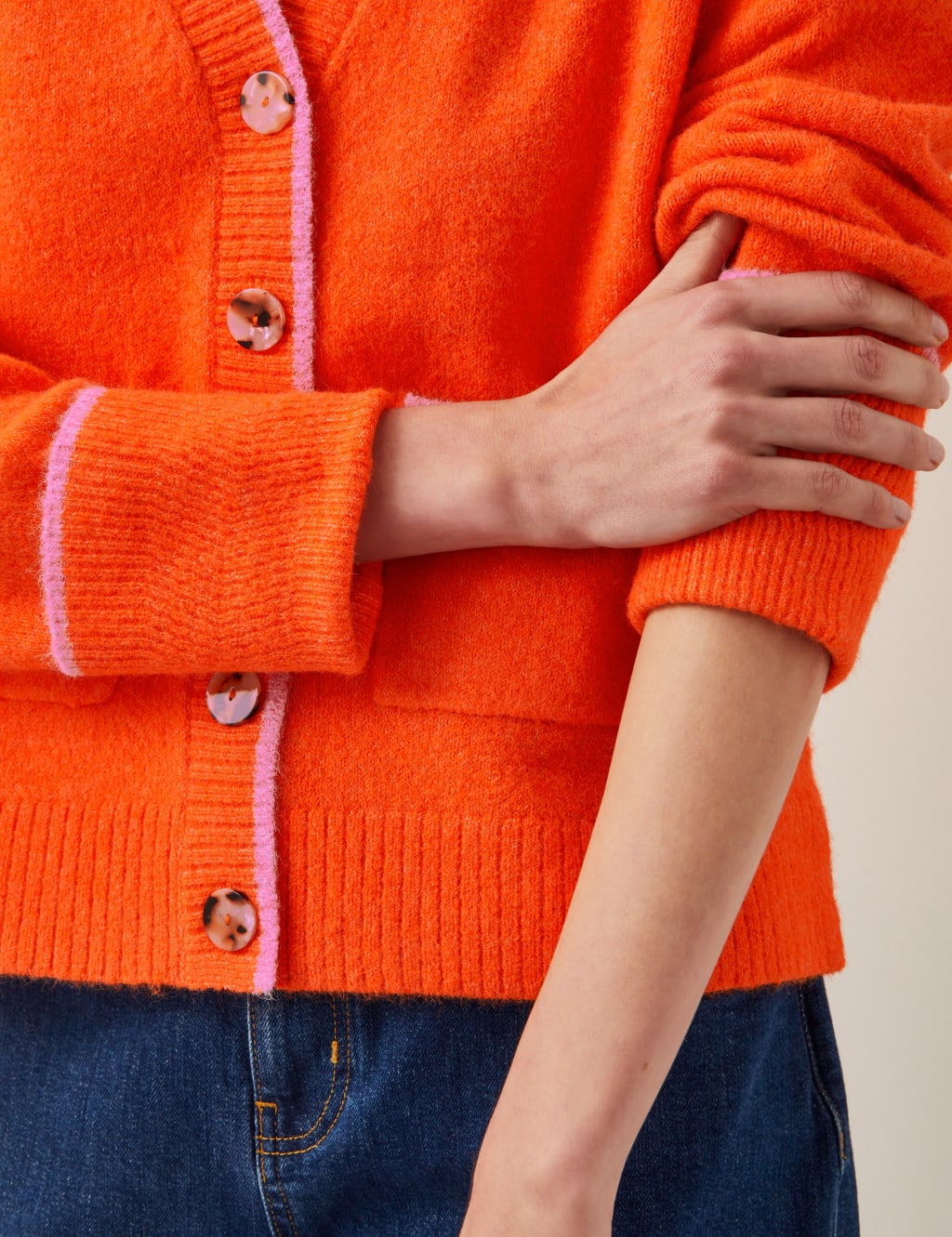 V-Neck Contrast Trim Cardigan 3 of 4