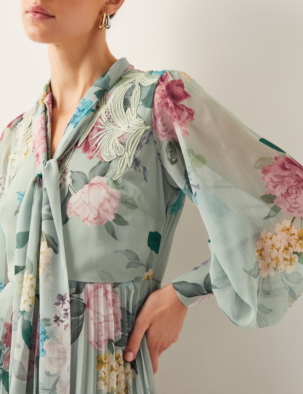 Floral V-Neck Pleated Shirt Dress 3 of 4