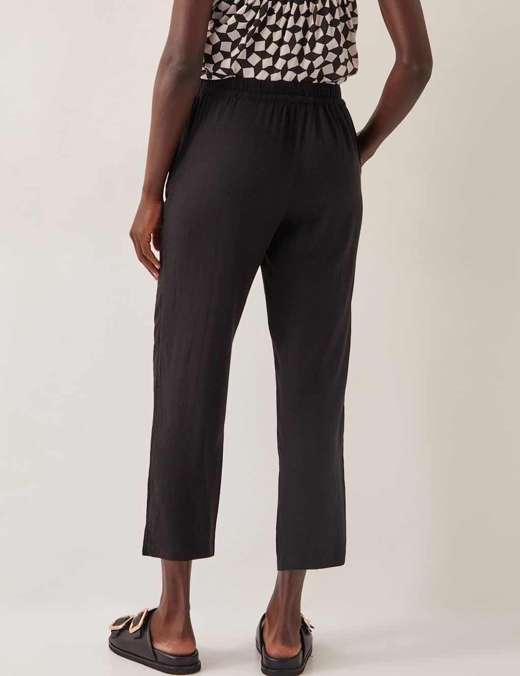 Straight Leg Trousers with Linen 3 of 4