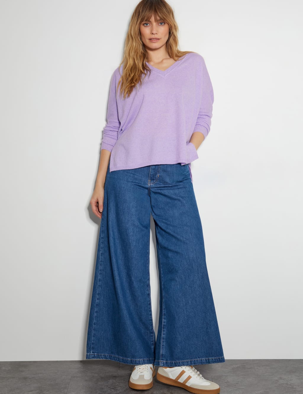 V-Neck Jumper with Wool 2 of 4