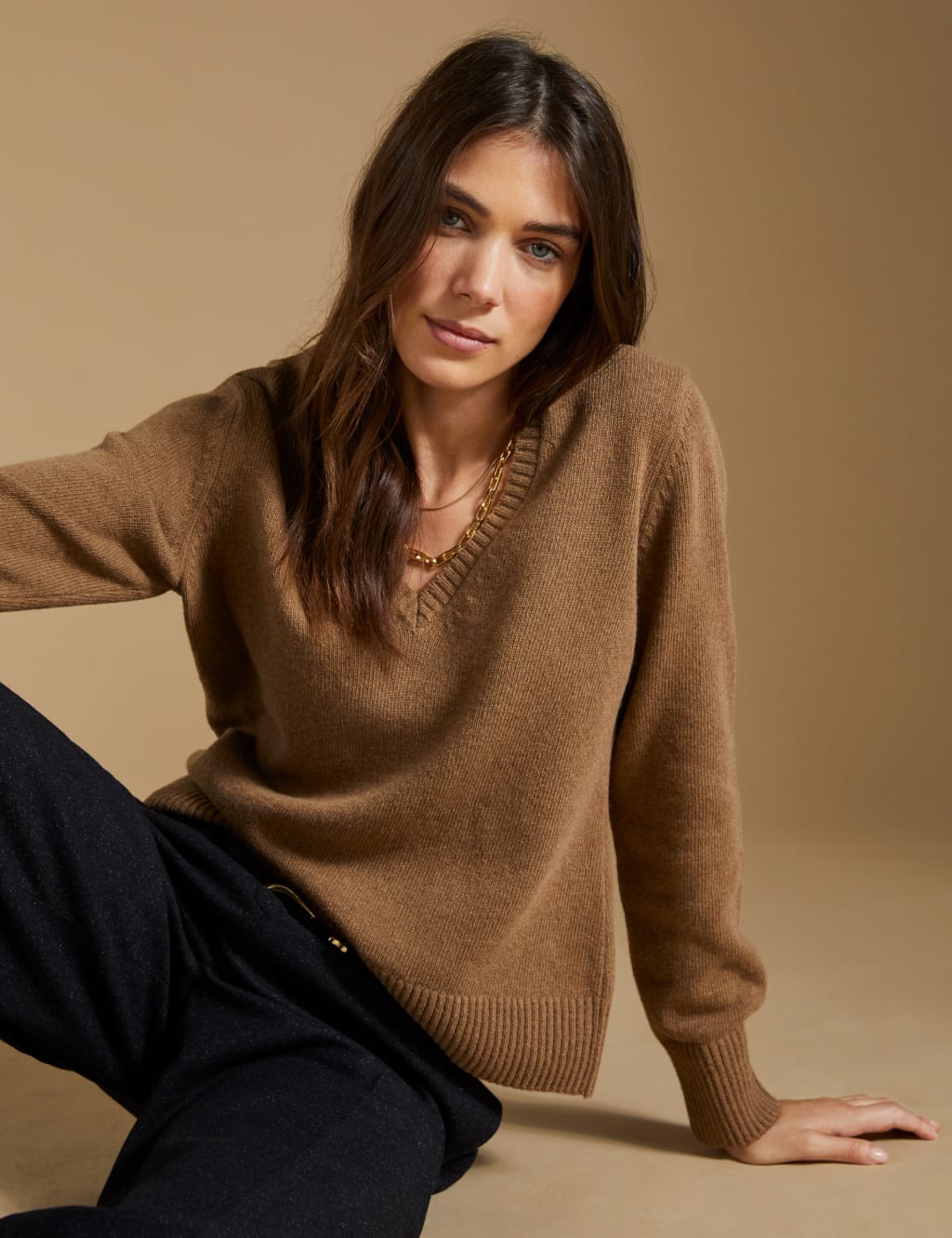 Merino Wool Blend V-Neck Jumper 4 of 4
