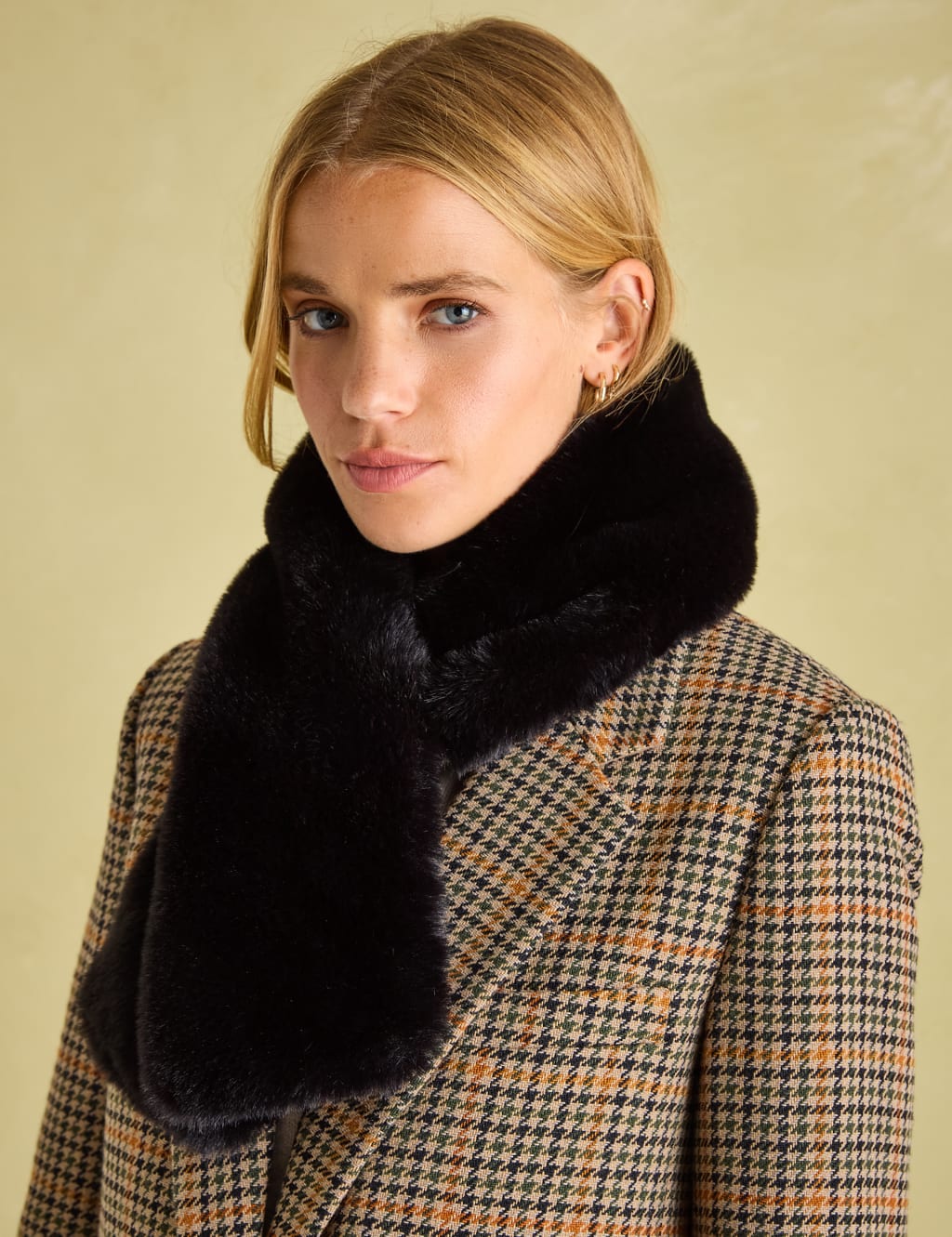 Faux Fur Scarf 3 of 4