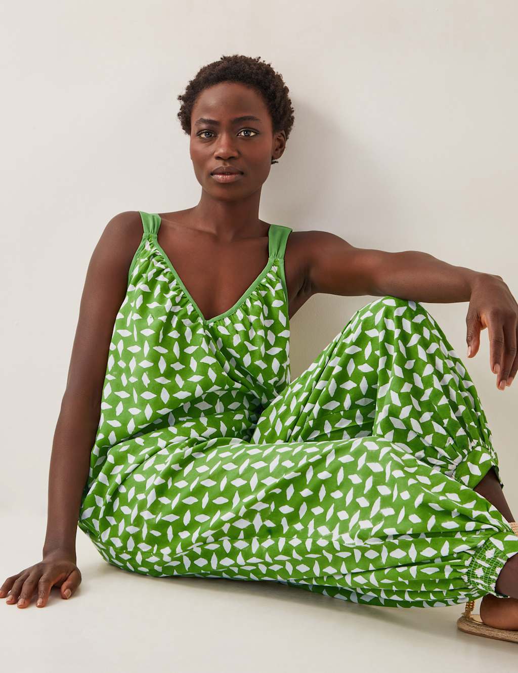 Geometric V-Neck Sleeveless Jumpsuit 4 of 4