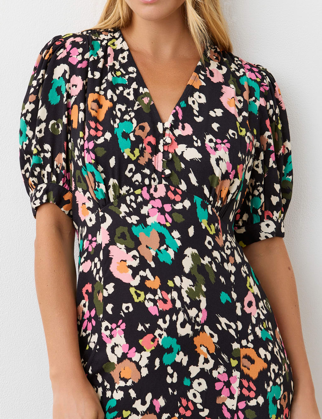 Crepe Floral V-Neck Midi Tea Dress 4 of 4