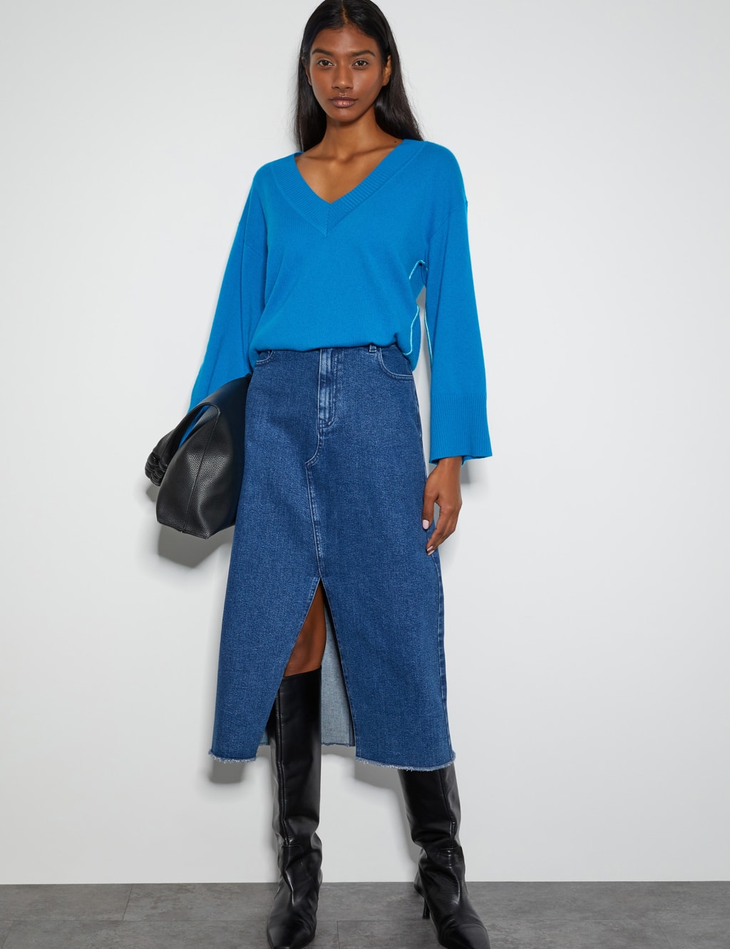 Pure Cashmere Textured V-Neck Jumper 3 of 6