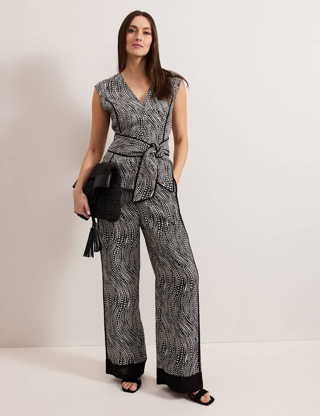 Linen Rich Printed V-Neck Tie Detail Top 3 of 7