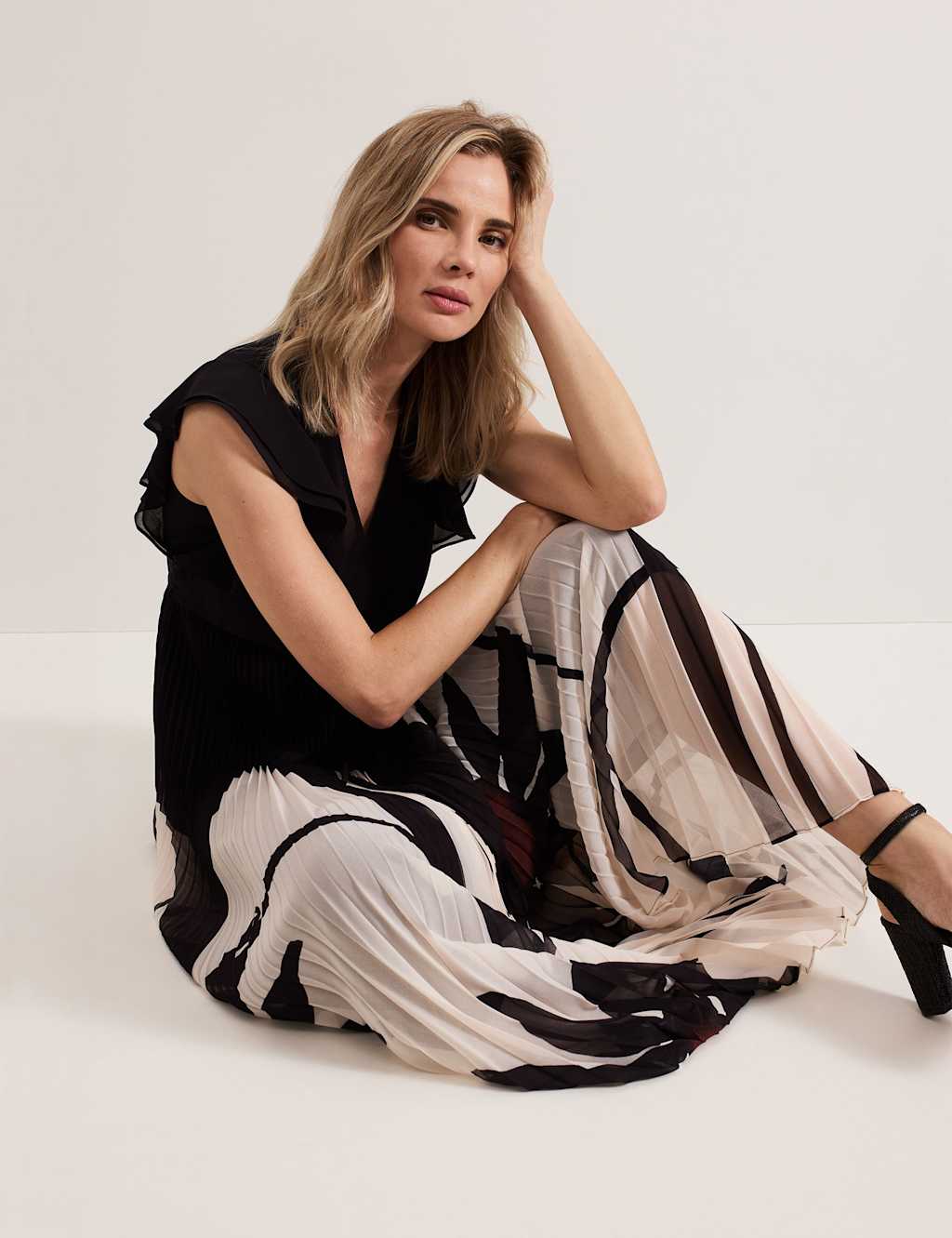 Printed V-Neck Maxi Skater Dress 4 of 7