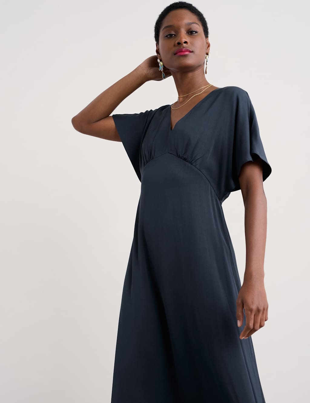 V-Neck Empire Line Midaxi Waisted Dress 4 of 5