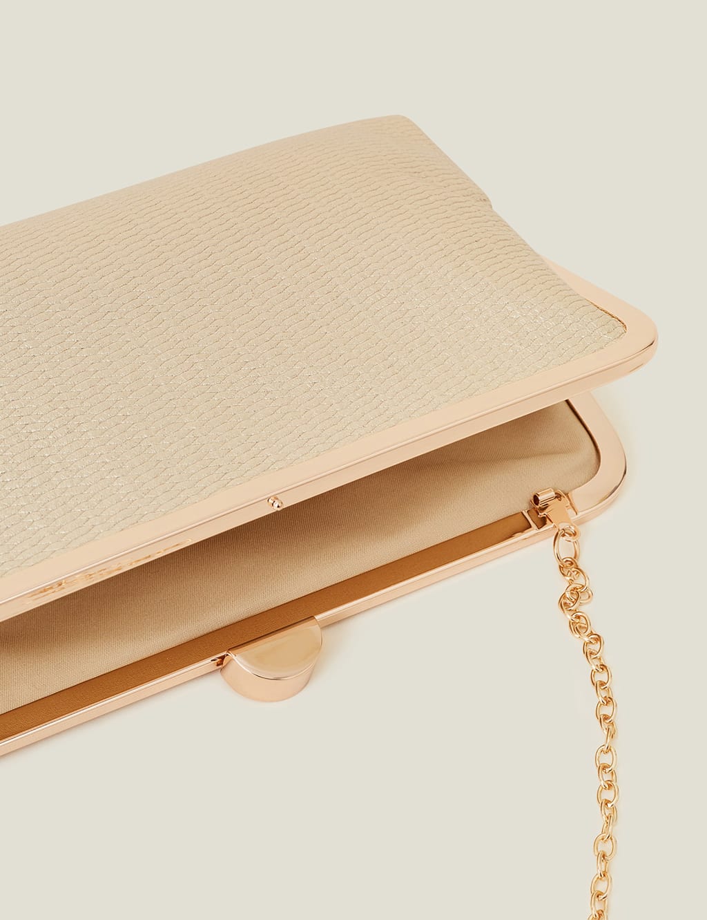 Metallic Chain Strap Clutch Bag ACCESSORIZE M S