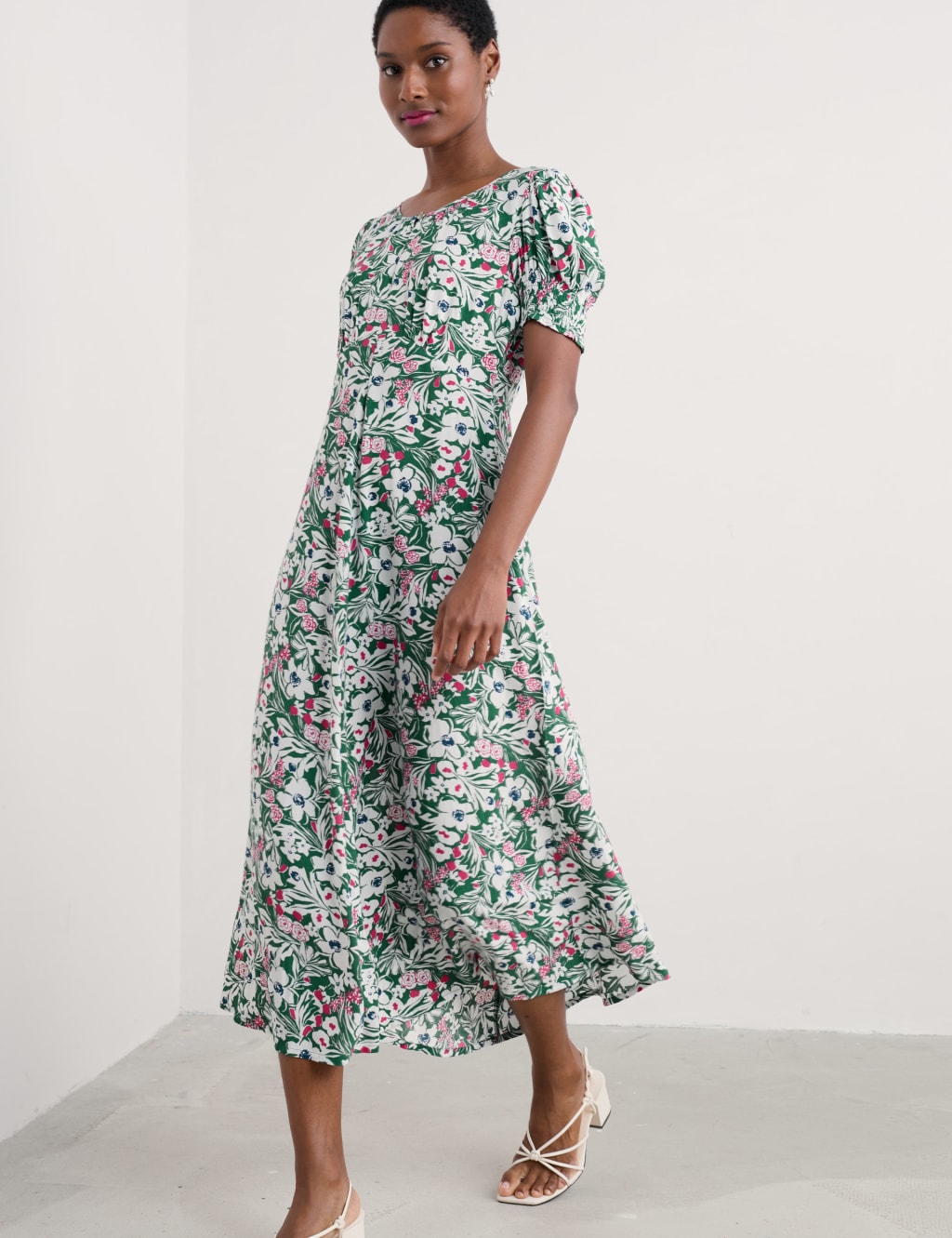 Floral Scoop Neck Midaxi Waisted Dress 4 of 5