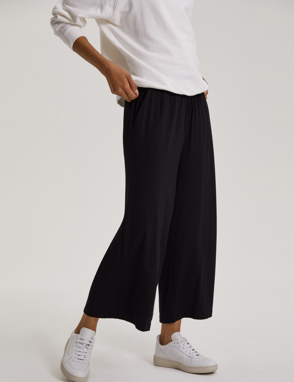 Elasticated Waist Wide Leg Cropped Trousers 3 of 4