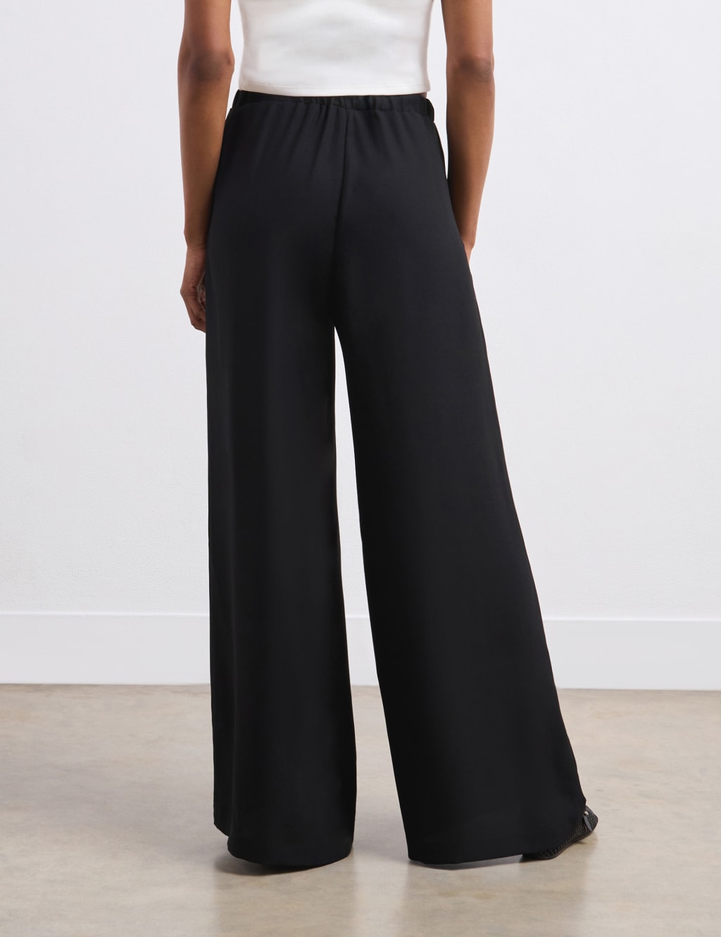Crepe High Waisted Wide Leg Trousers 3 of 4