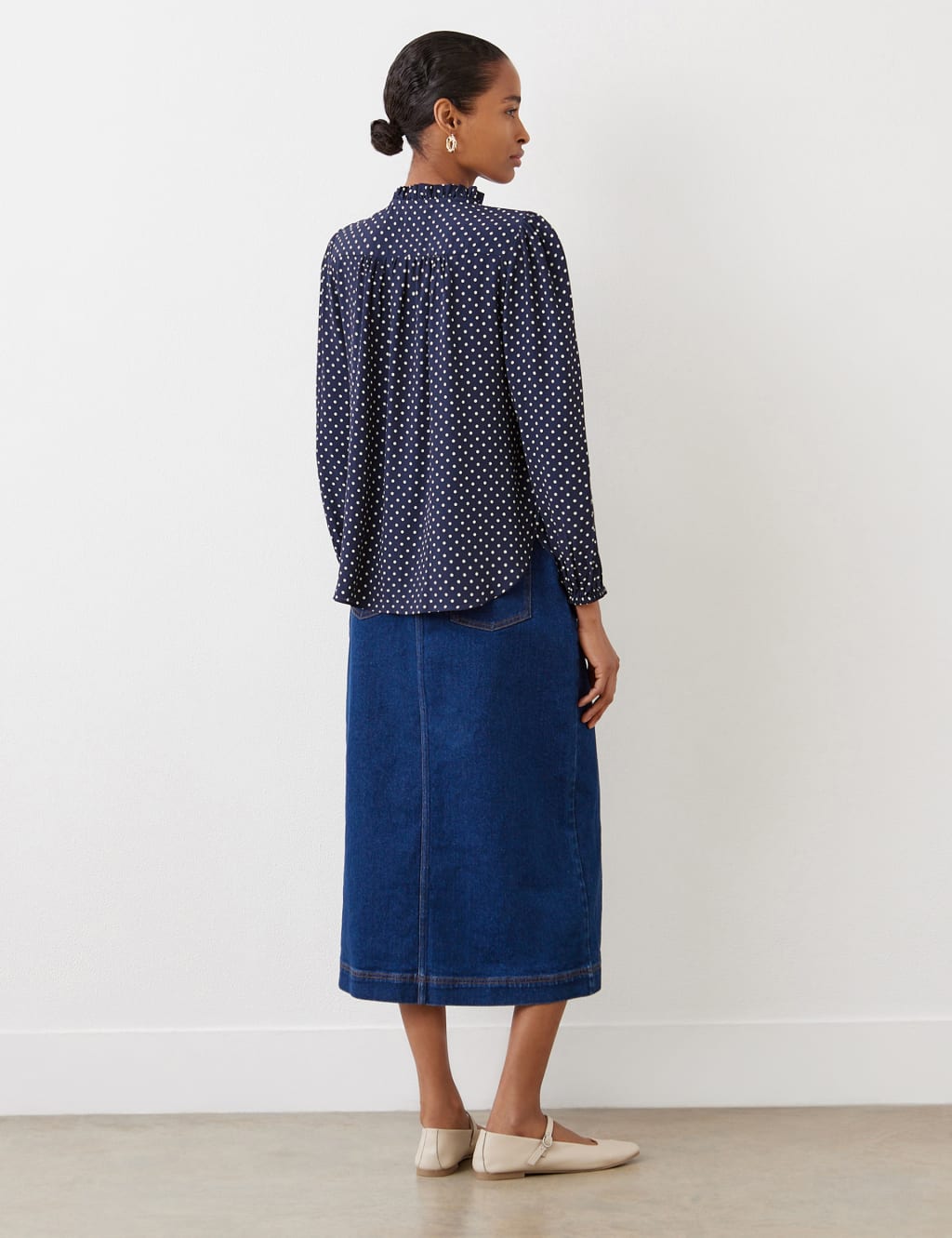 Crepe Printed V-Neck Blouse 3 of 4